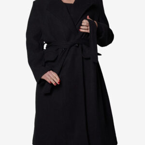 Cappotto nero con bottoni e cintura