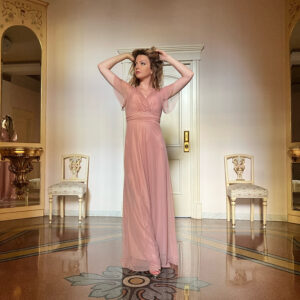 Abito lungo con manica in tulle